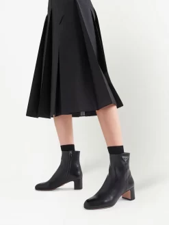 Donna Prada Stivaletti Con Placca Logo -Femminile Moda Negozio 19768225 44250138 1000